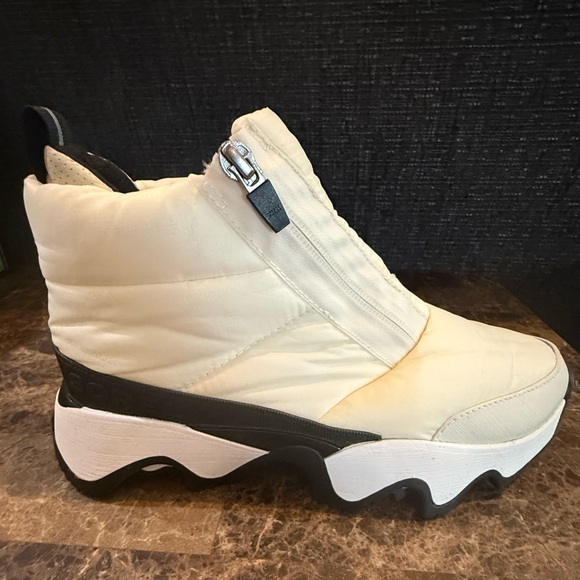 Sorel. KINETIC™ Impact Women's Puffy Zip Waterproof Boot. Chalk/Black. Size 7. - Picture 2 of 15